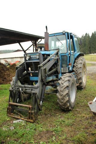 432511-2 Traktor Ford 6700 4WD -79 (inkl frontlastare)