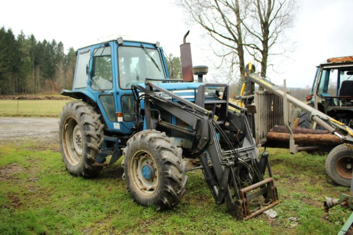 432511-3 Traktor Ford 6700 4WD -79 (inkl frontlastare)