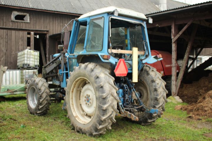 432511-5 Traktor Ford 6700 4WD -79 (inkl frontlastare)