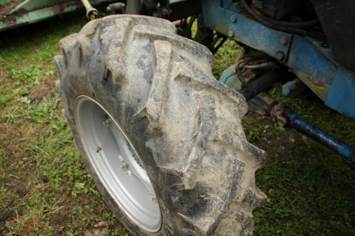 432511-7 Traktor Ford 6700 4WD -79 (inkl frontlastare)