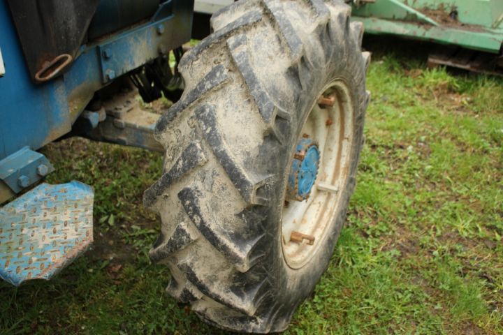 432511-9 Traktor Ford 6700 4WD -79 (inkl frontlastare)