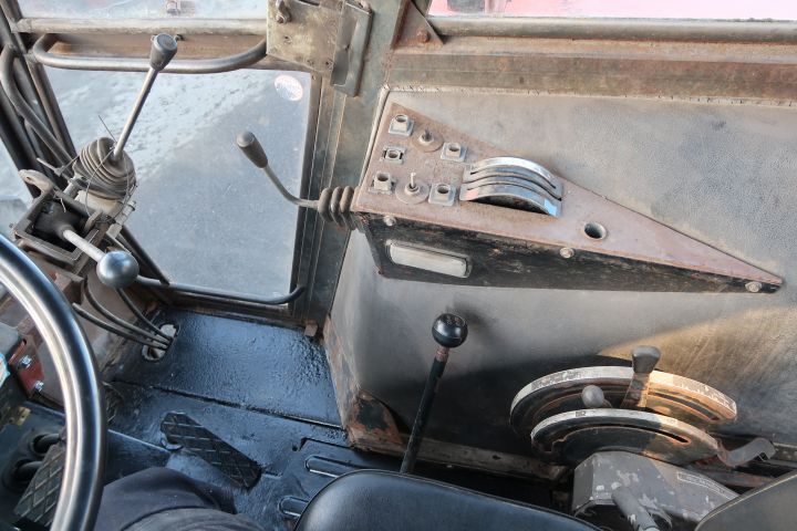 404703-32 Tractor Zetor Chrystal 8045