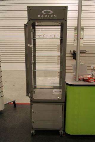 433698-1 Exponeringsskåp Oakley