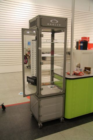 433698-2 Exponeringsskåp Oakley