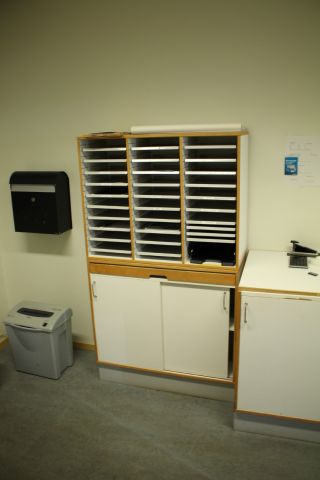 430323-1 Postfack, hyllor, kontorsskåp