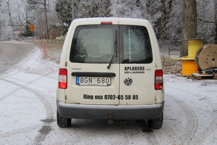 435593-4 VW Caddy 1,9TDI -08 (27678 mil)