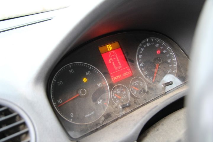 435593-22 VW Caddy 1,9TDI -08 (27678 mil)