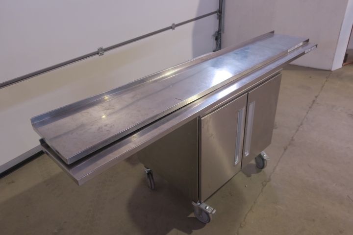 410221-13 Kitchen equipment for large kitchens, trolleys, shelves, waste carriage