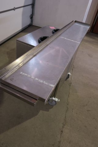 410221-17 Kitchen equipment for large kitchens, trolleys, shelves, waste carriage