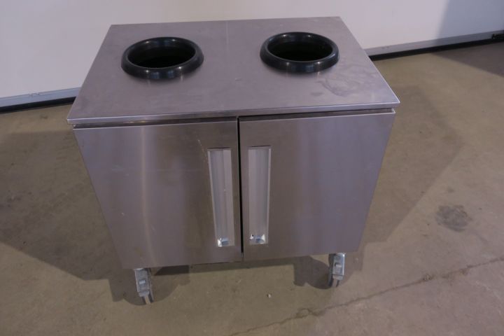 410221-18 Kitchen equipment for large kitchens, trolleys, shelves, waste carriage