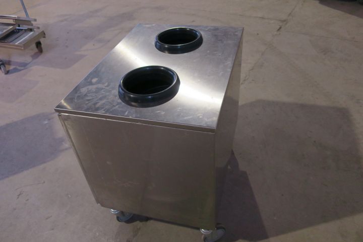 410221-20 Kitchen equipment for large kitchens, trolleys, shelves, waste carriage