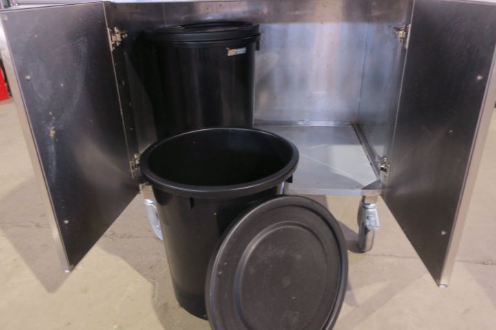 410221-22 Kitchen equipment for large kitchens, trolleys, shelves, waste carriage