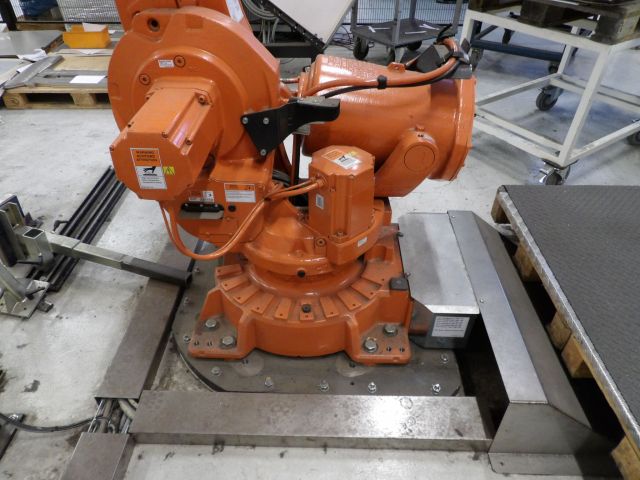 414143-10 ABB Robot IRB 6640 -08