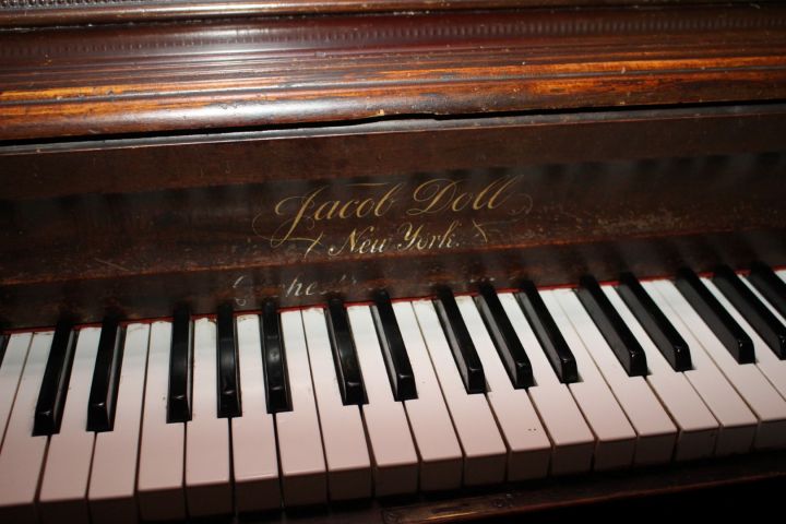 433875-3 Piano Jacob Doll New York