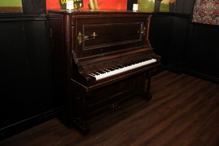 433875-4 Piano Jacob Doll New York