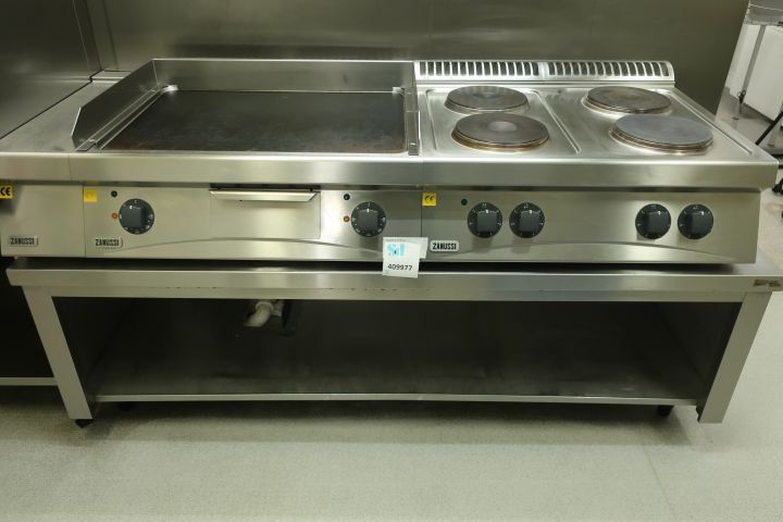 409977-1 Zanussi stove, frying table and under cabinet