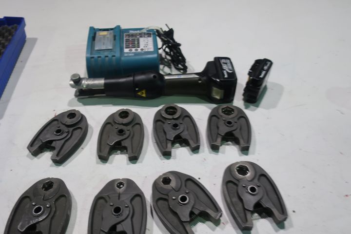 409959-2 Makita press machine battery