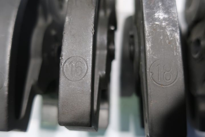 409959-5 Makita press machine battery