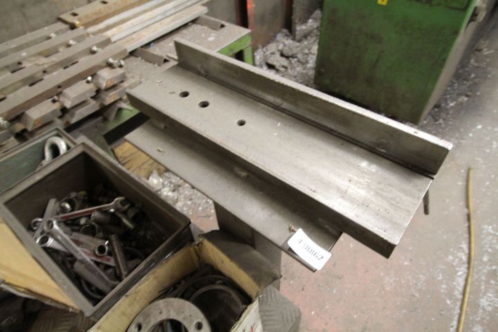 438862-3 2 pieces of material