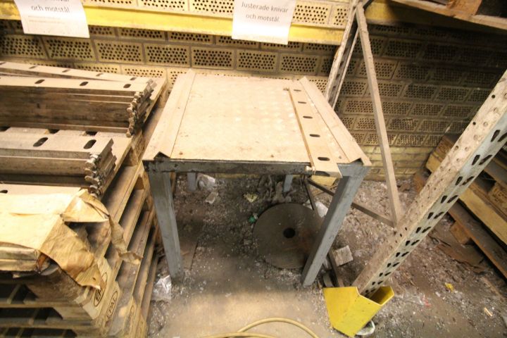 438862-6 2 pieces of material