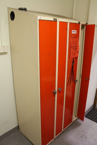 439037-2 2 sections closet