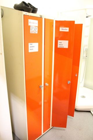 439037-1 2 sections closet