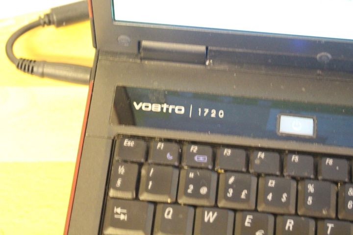 439733-3 Bärbara datorer 2st HP Compaq nc6120, Dell Vostro 1720