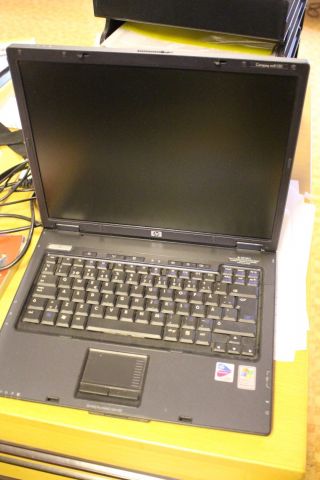 439733-5 Bärbara datorer 2st HP Compaq nc6120, Dell Vostro 1720