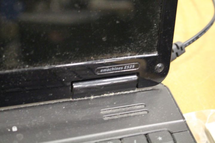 430335-5 Bärbar dator Acer eMachines E525 och skrivare Epson XP-212