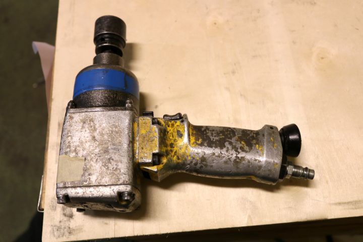 195976-30 Pneumatic tools 1 pallet ca: 80-tall units (8)
