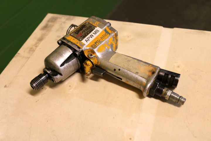 195976-81 Pneumatic tools 1 pallet ca: 80-tall units (8)