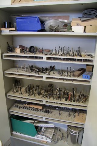 441979-1 Skåp med borr