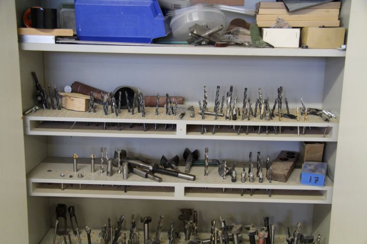 441979-2 Skåp med borr