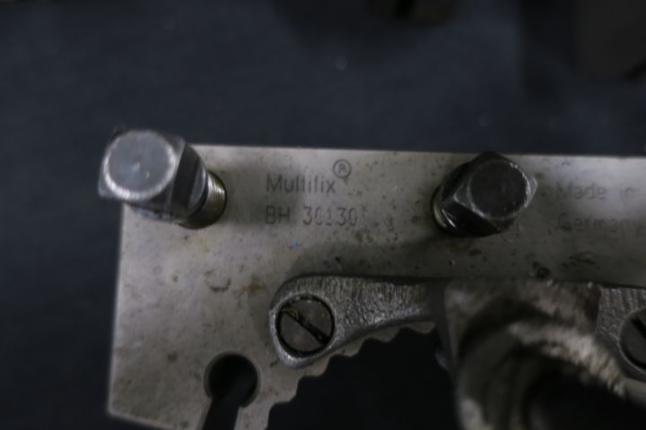 435378-2 6 pcs multifix holder