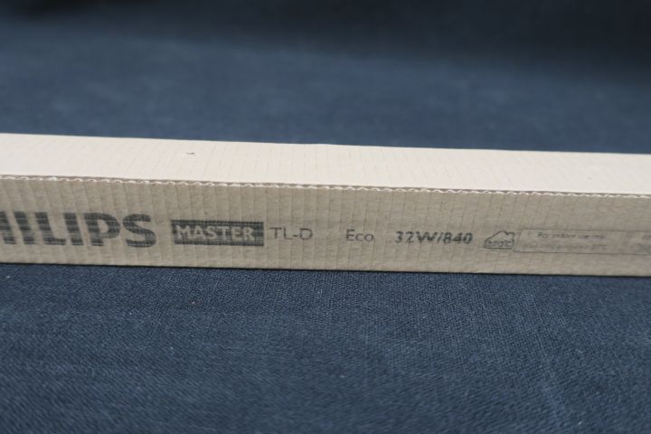 442790-2 About 120 fluorescent tubes Philips Master TL-D Eco 32W / 840