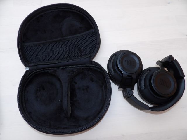 414215-1 JBL Synchros Slate headphones