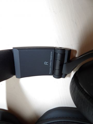 414215-5 JBL Synchros Slate headphones