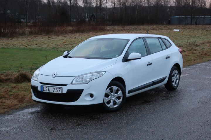 443738-1 Renault Megane -11 (LSA757)