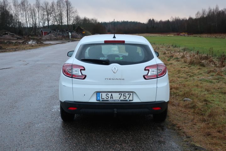 443738-4 Renault Megane -11 (LSA757)