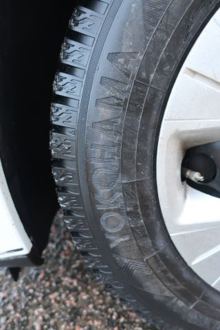 443738-9 Renault Megane -11 (LSA757)