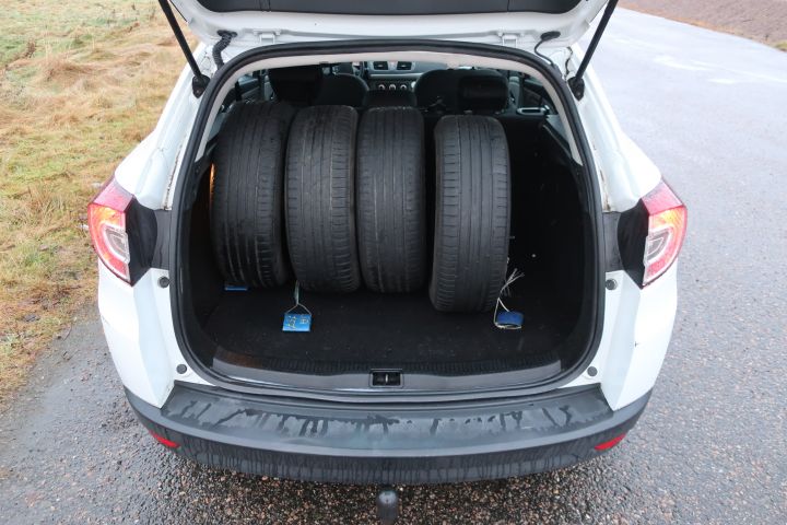 443738-19 Renault Megane -11 (LSA757)