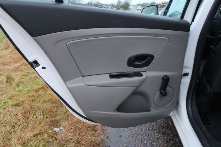 443738-25 Renault Megane -11 (LSA757)