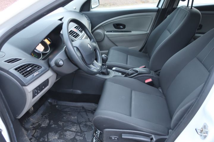 443738-30 Renault Megane -11 (LSA757)