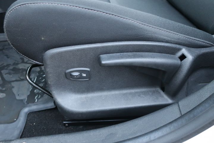 443738-31 Renault Megane -11 (LSA757)