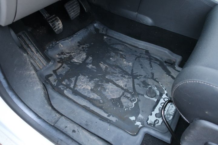 443738-32 Renault Megane -11 (LSA757)