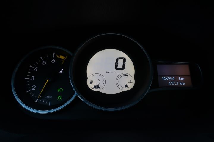 443738-38 Renault Megane -11 (LSA757)