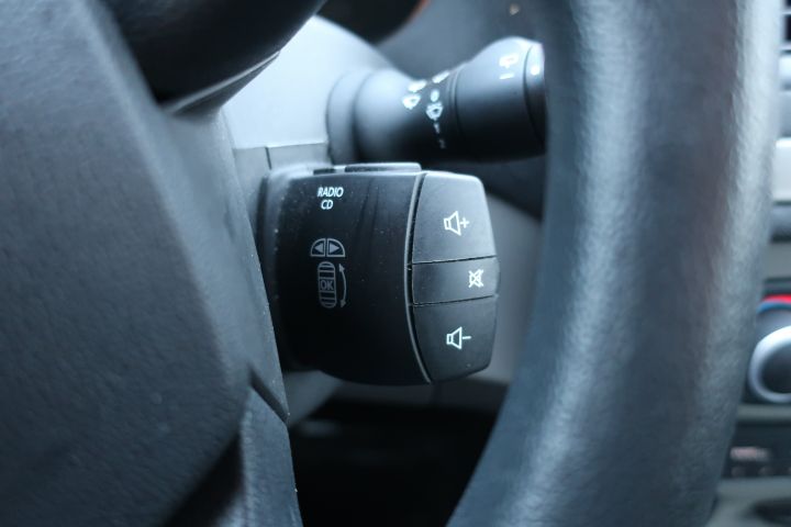 443738-41 Renault Megane -11 (LSA757)