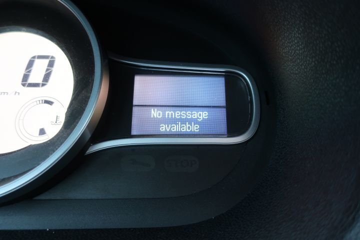 443738-50 Renault Megane -11 (LSA757)