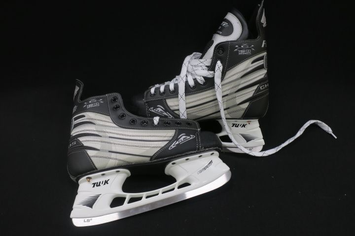 433288-1 20 pairs of Hockey skates Flite Mixed Stl