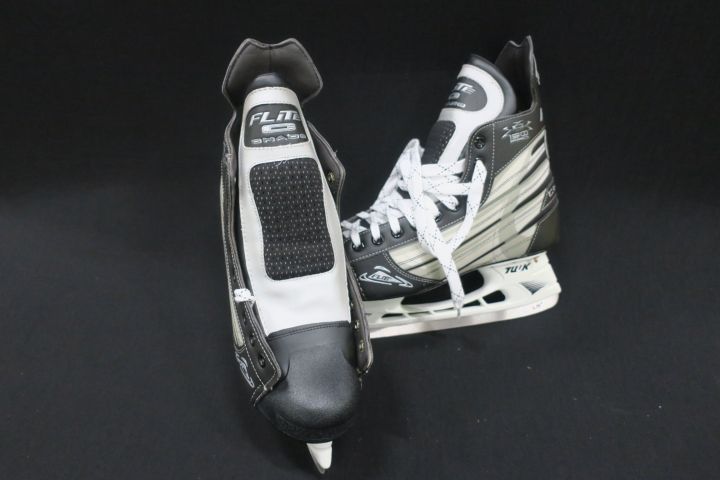 433288-4 20 pairs of Hockey skates Flite Mixed Stl
